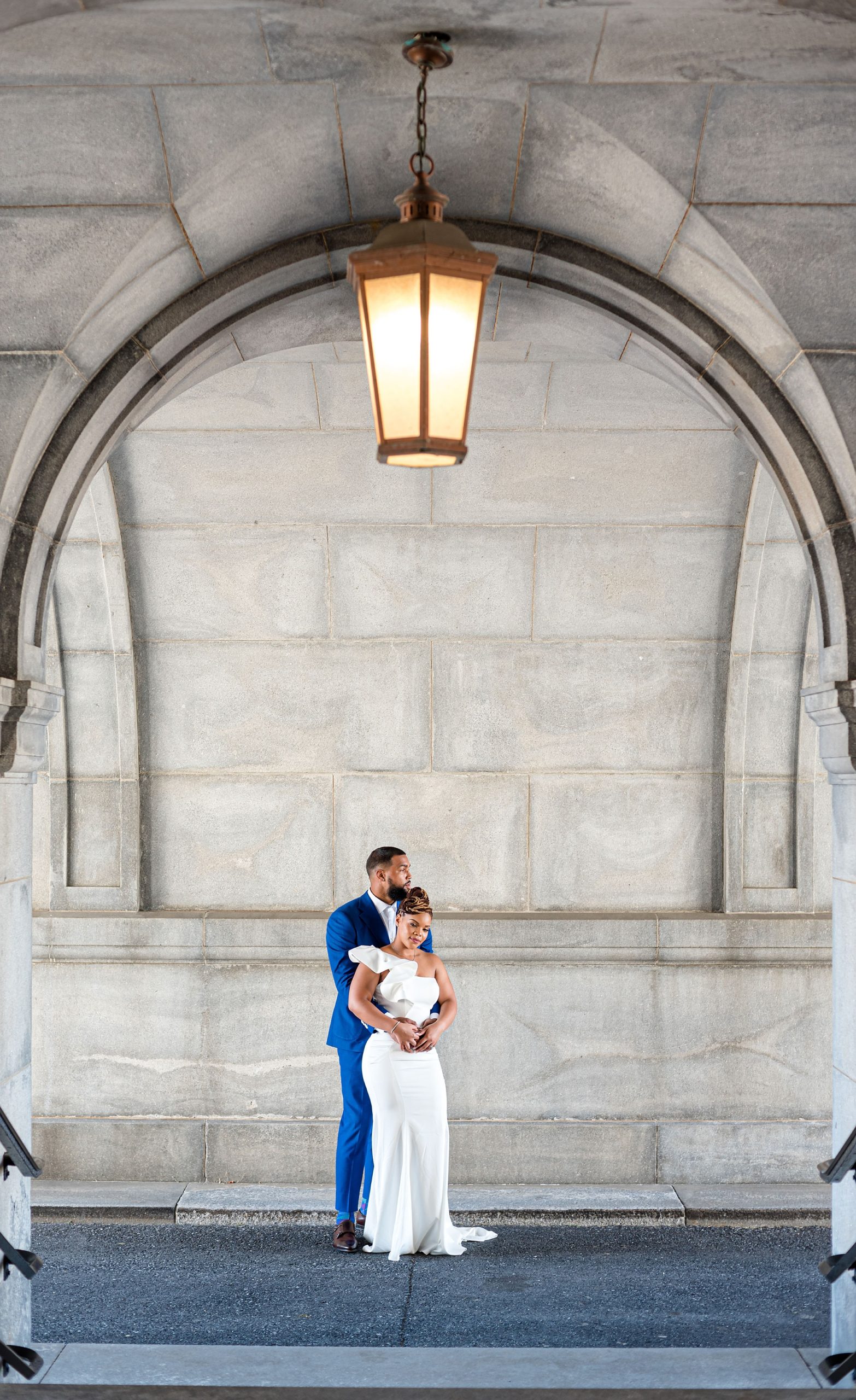 Capitol Hill anniversary portraits with couple under Library of Congress