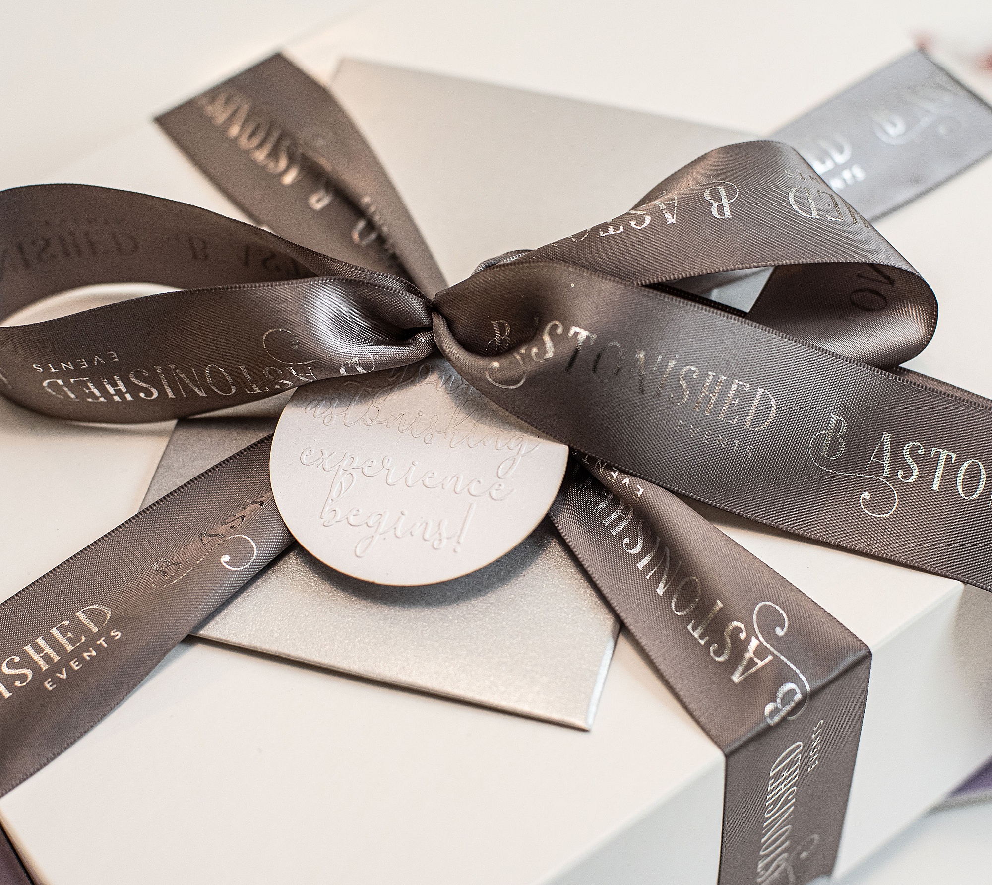 gift wrap details for wedding planner