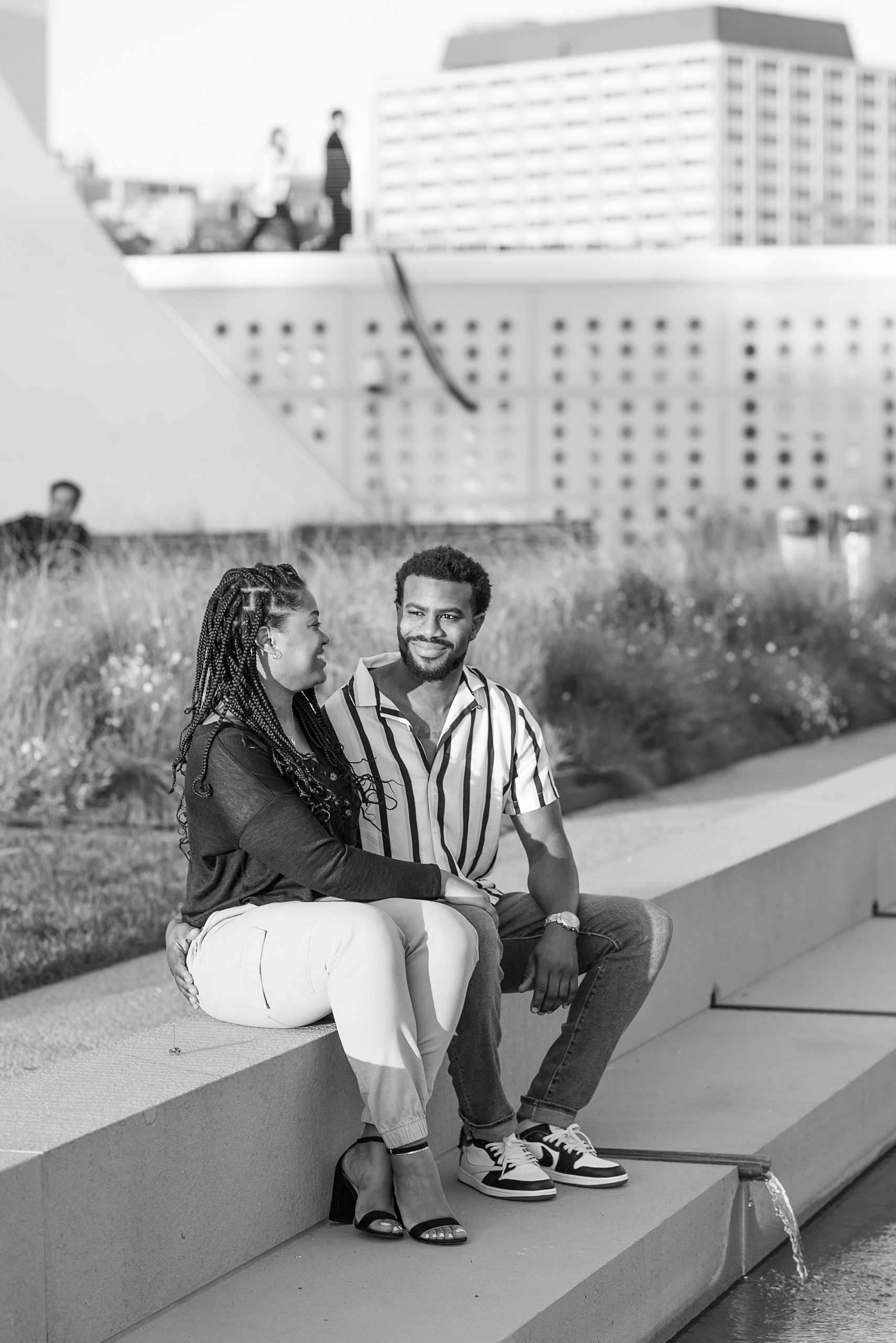 couple sits in front of DC skyline at Kennedy Center 