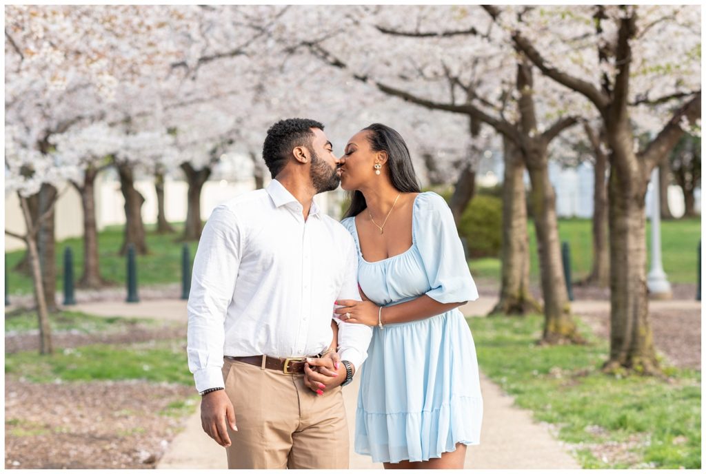 couple kissing under cherry trees in Washington, D.C.