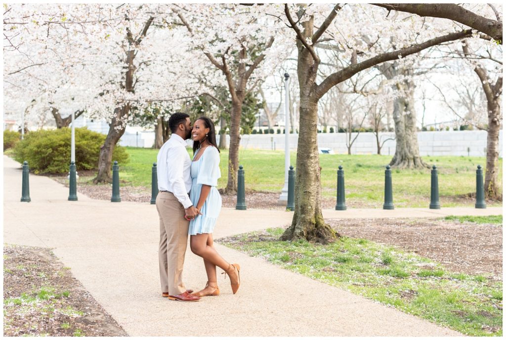 couple holding hands in Washington D.C. photo session